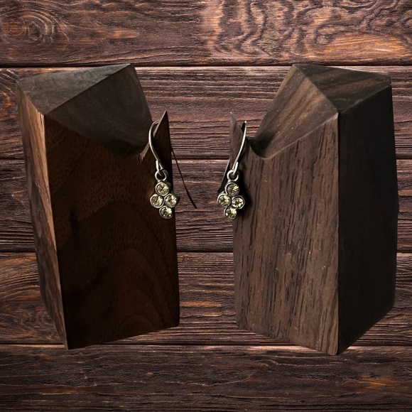 💖 Delicate Crystal Earrings 💖 - Picture 1 of 1